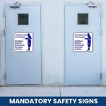 Protective Clothing safety sign (M083)