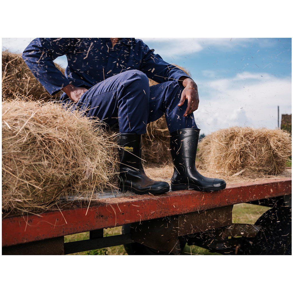 Shield Gumboot Non Steel Toe Cap Lifestyle Image