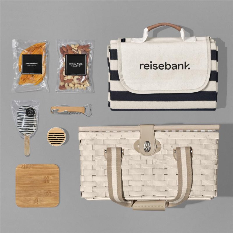 Yatta Golden Glances Hamper additionalImagesWithLogos